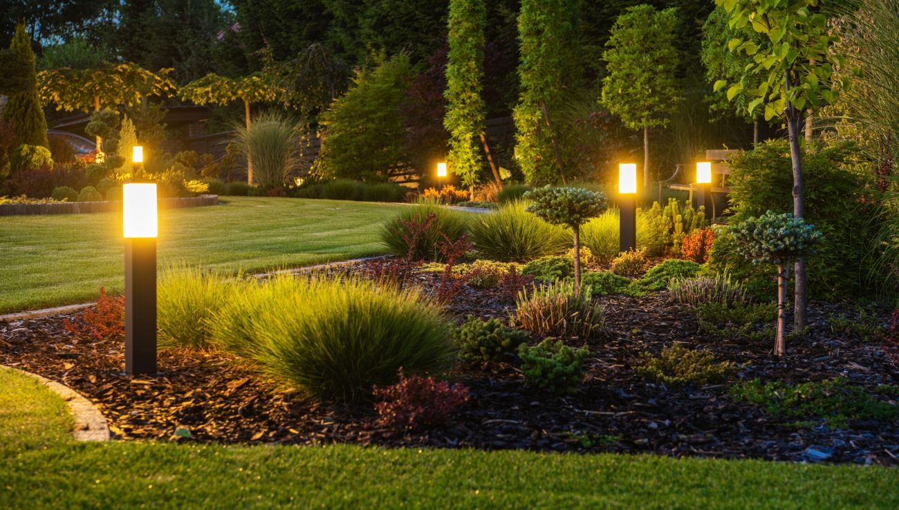 How Much Electricity Do Landscape Lights Use: Expert Guide - Flyachilles