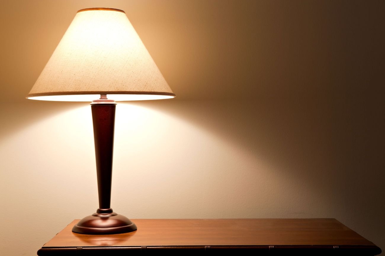 How Much Should You Pay for a Table Lamp: Buying Guide - Flyachilles