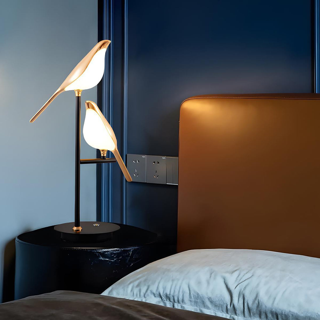 Modern Luxury Magpie Bird LED Indoor Desk Lamp - Flyachilles
