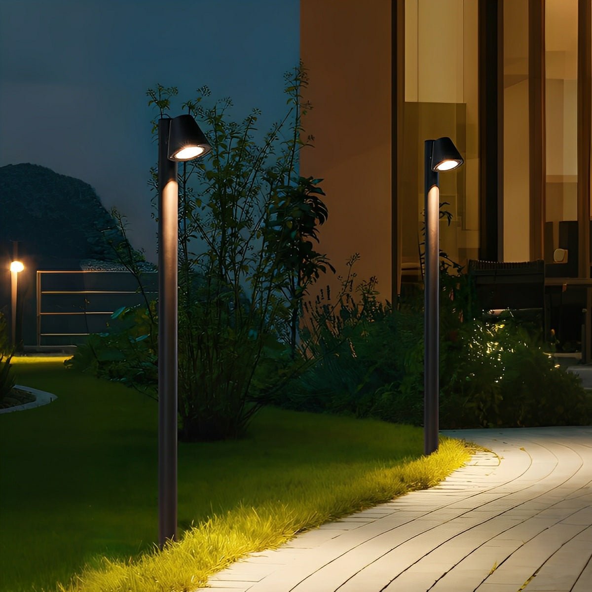 Waterproof Flash Black Modern Column Outdoor Street Pole Lights - Flyachilles