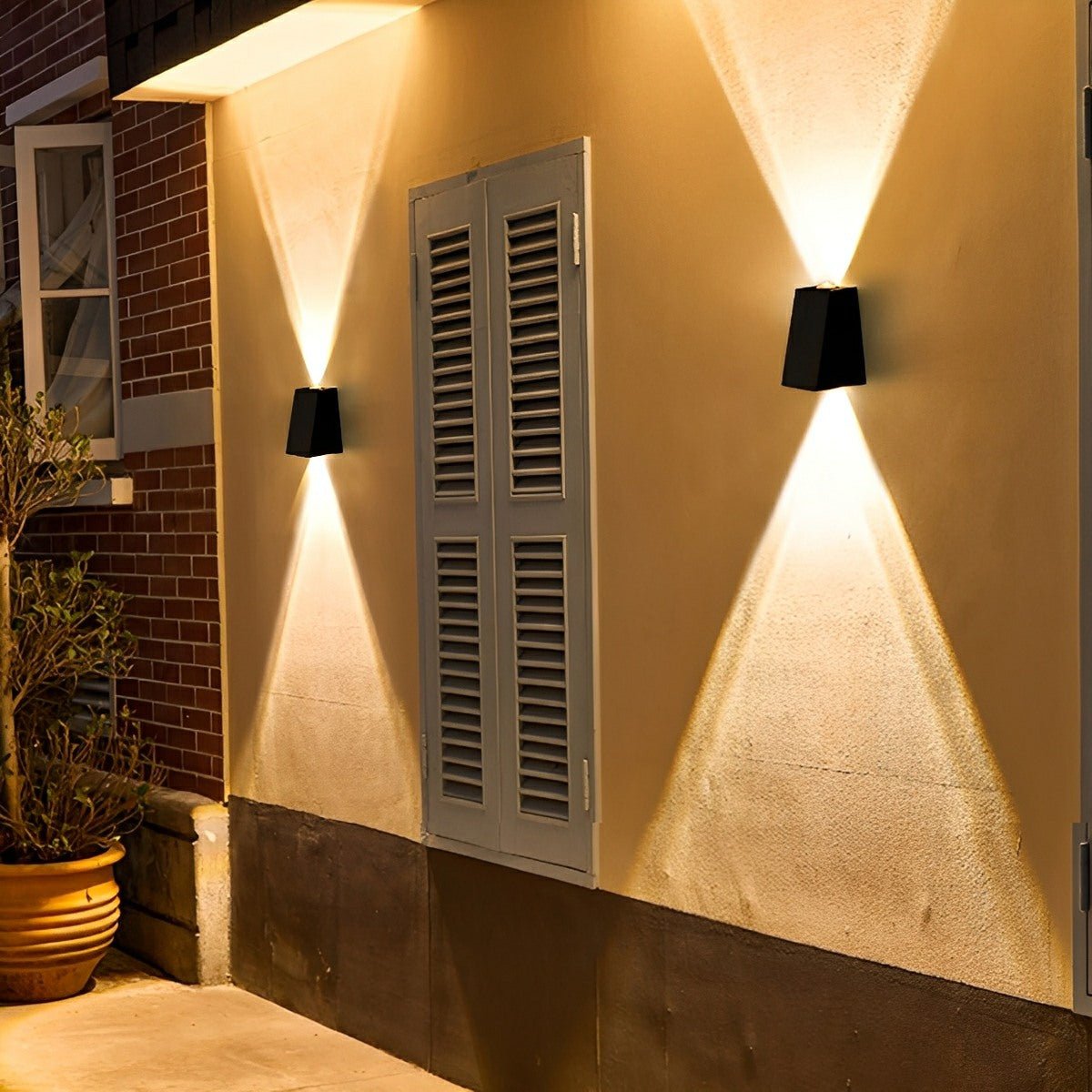 Waterproof Solar Aircraft Outdoor Up and Down Exterior Wall Washer Lights - Flyachilles